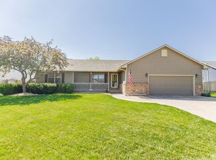 814 Post Oak Ln, Salina, KS 67401