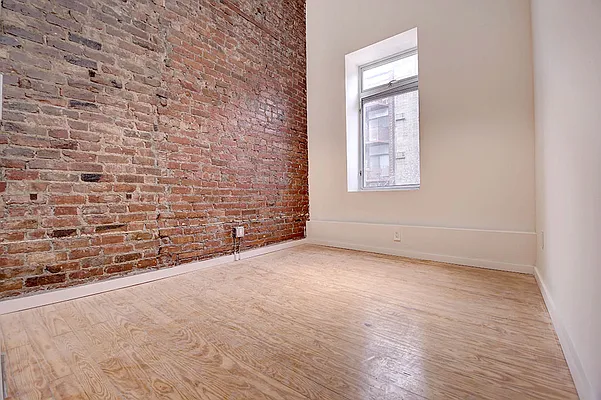 Rented by Urbane Brokerage | media 57