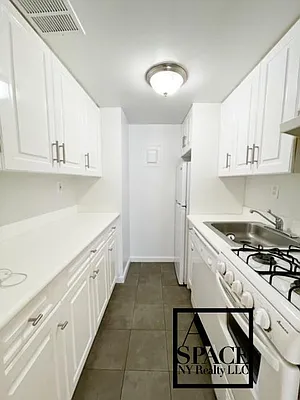 Rented by A Space Realty NY LLC | media 9