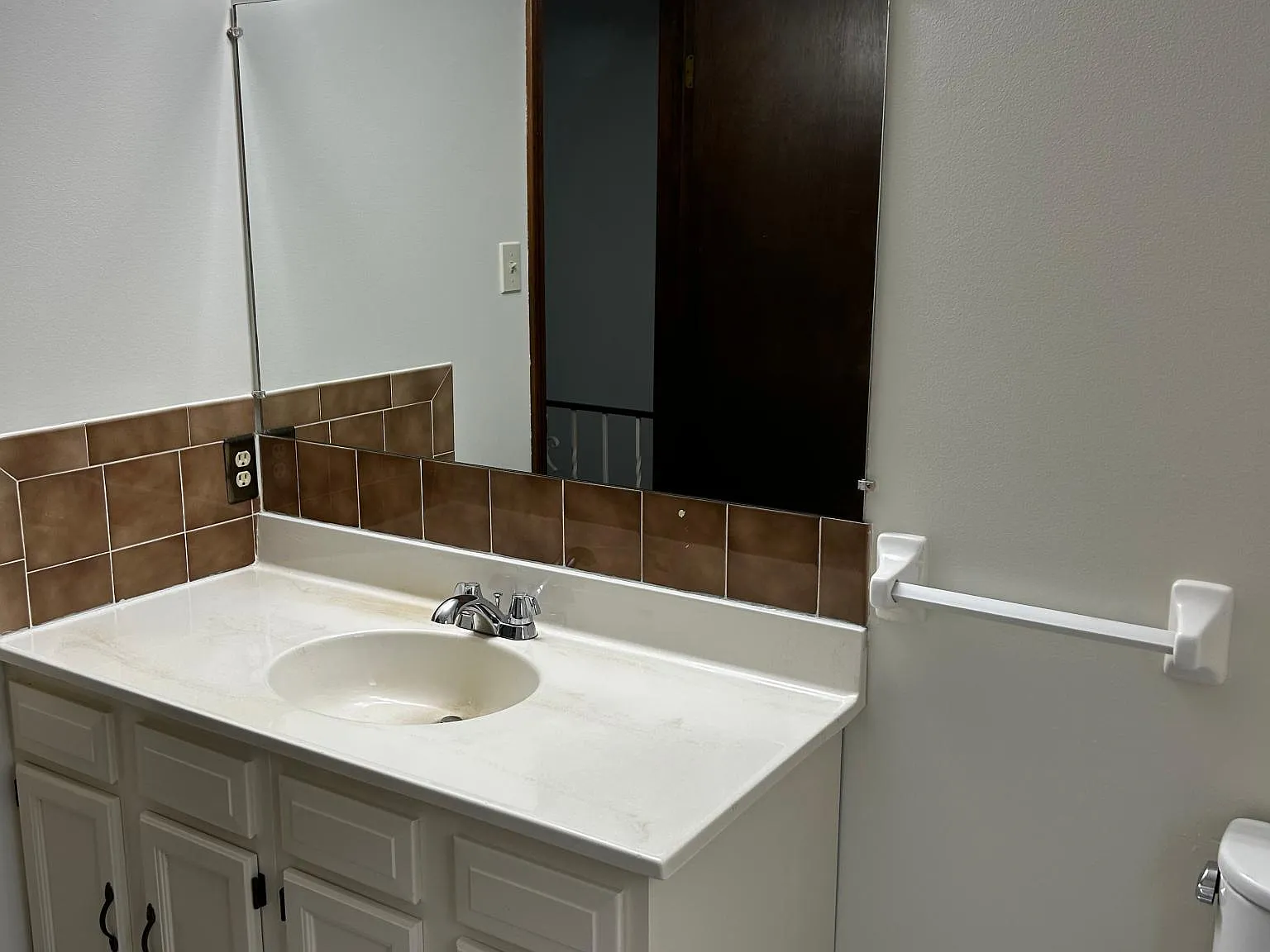 2 bed, 1.5 bath, 1100 sqft, $1,400 — Photo 3