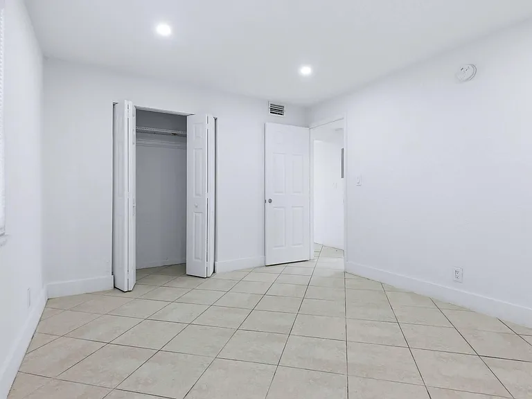 1015 NE 17th Ave #102 — Photo 10