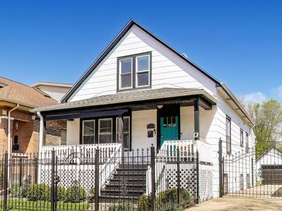 5120 W Eddy St, Chicago, IL, 60641