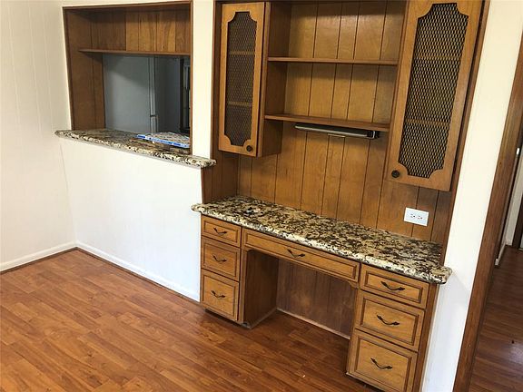 5th image of 1045 E Main St