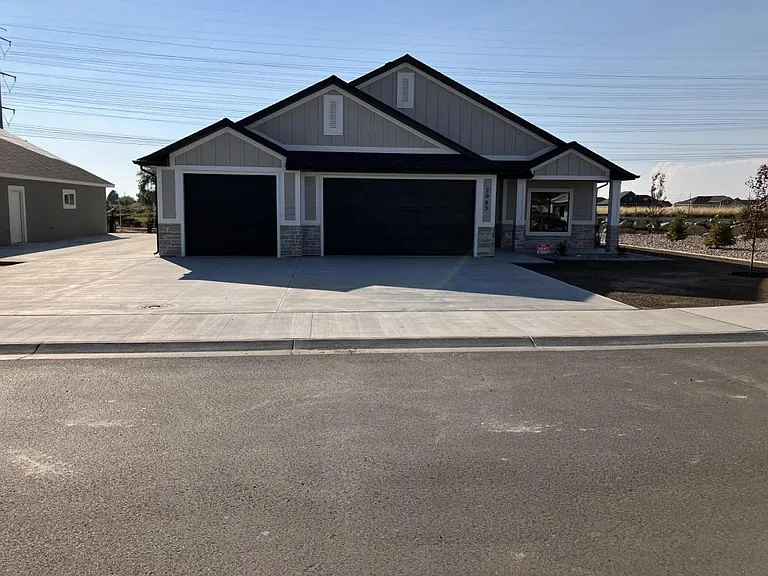 2065 S 3125 W — Photo 23