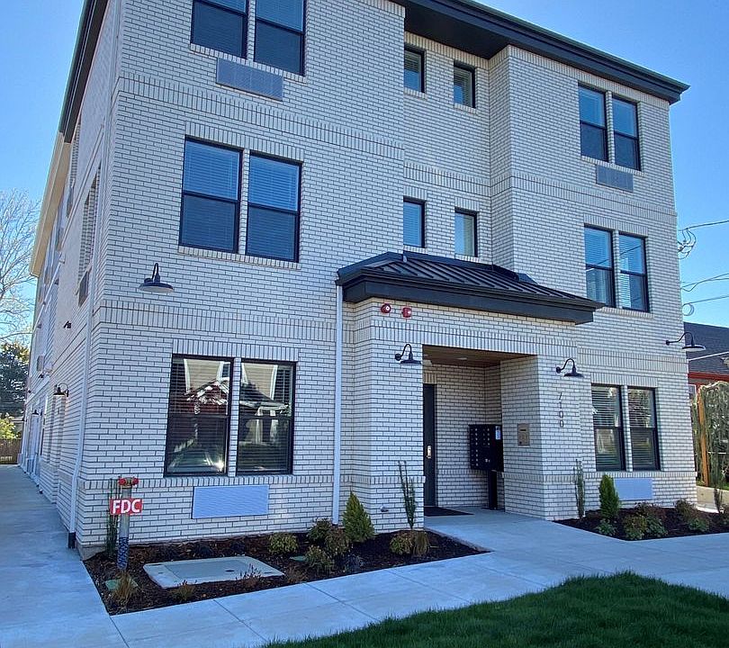 1st image of 6580 N Greenwich Ave #8