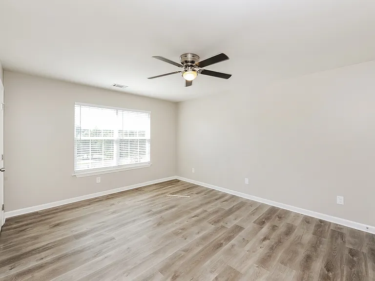 122 Village Pkwy — Photo 15