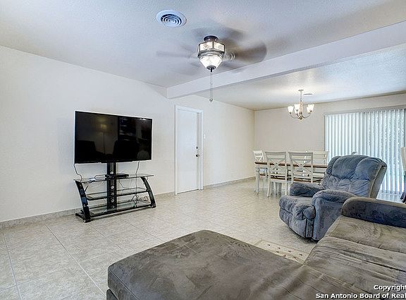 4th image of 1007 Glamis Ave