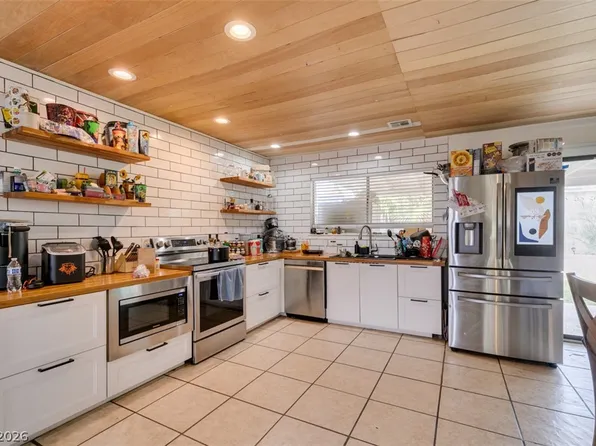 1709 Shadow Mountain Pl, Las Vegas, NV 89108