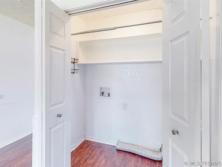 4004 S Maple Ave — Photo 23