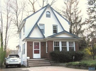 136 Newcomb Rd, Tenafly, NJ 07670