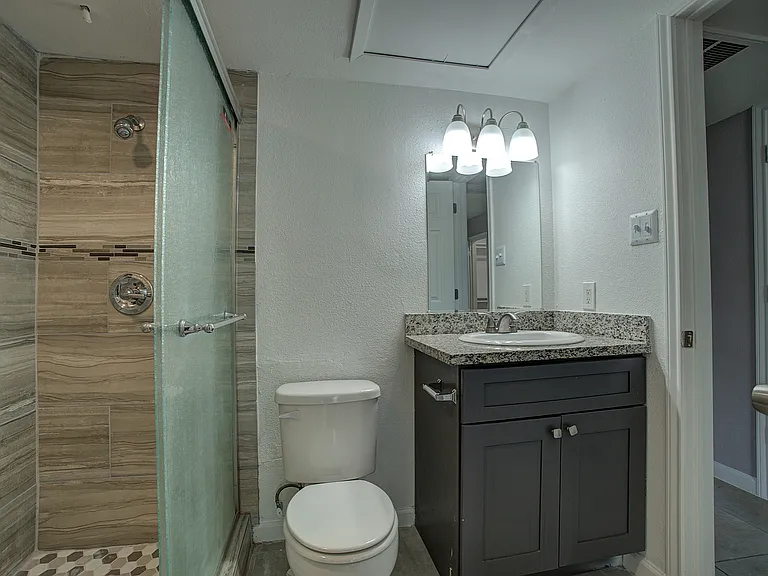 Ashford Briar Point Bathroom