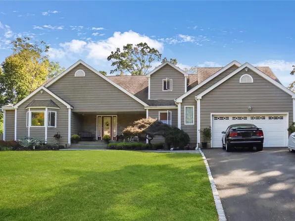 11 Woodhull Court, Northport, NY 11768