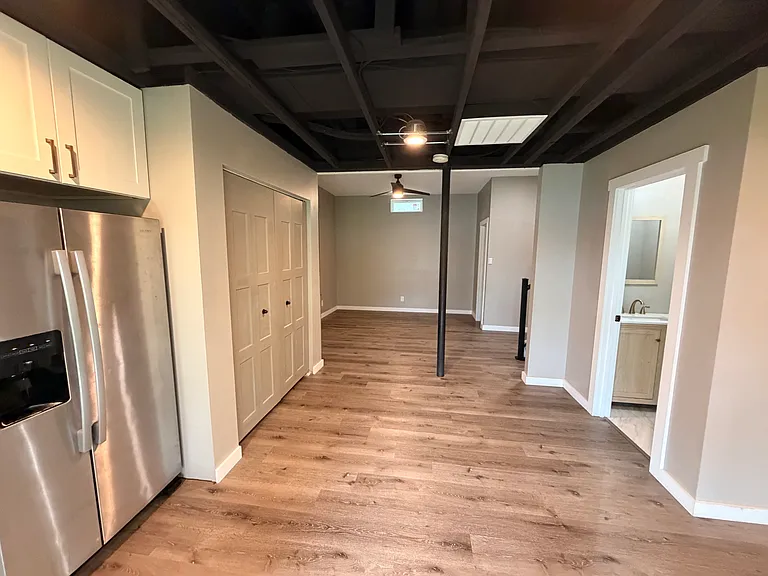 823 E Market St #823 — Photo 7