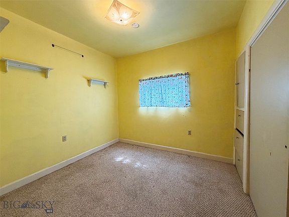 2nd image of 935/939 S Main St