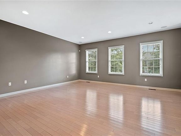 4th image of 368 Marshall Heights Dr