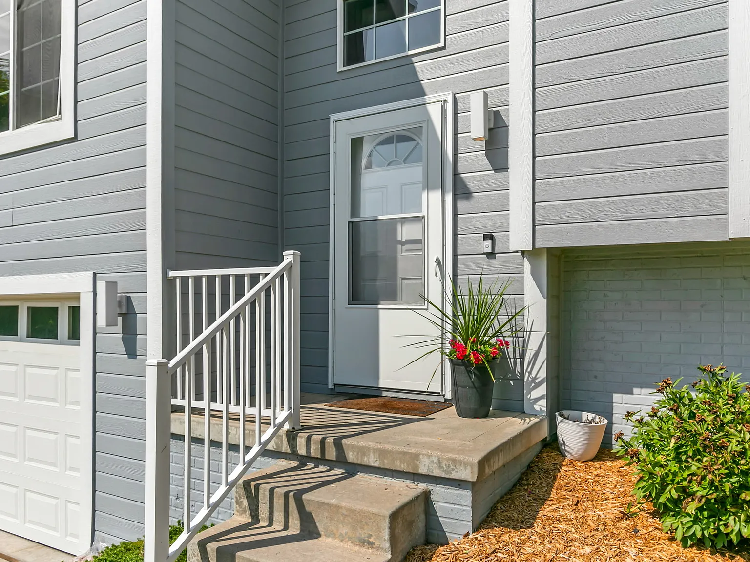 3 bed, 1683 sqft, $2,200 — Photo 2