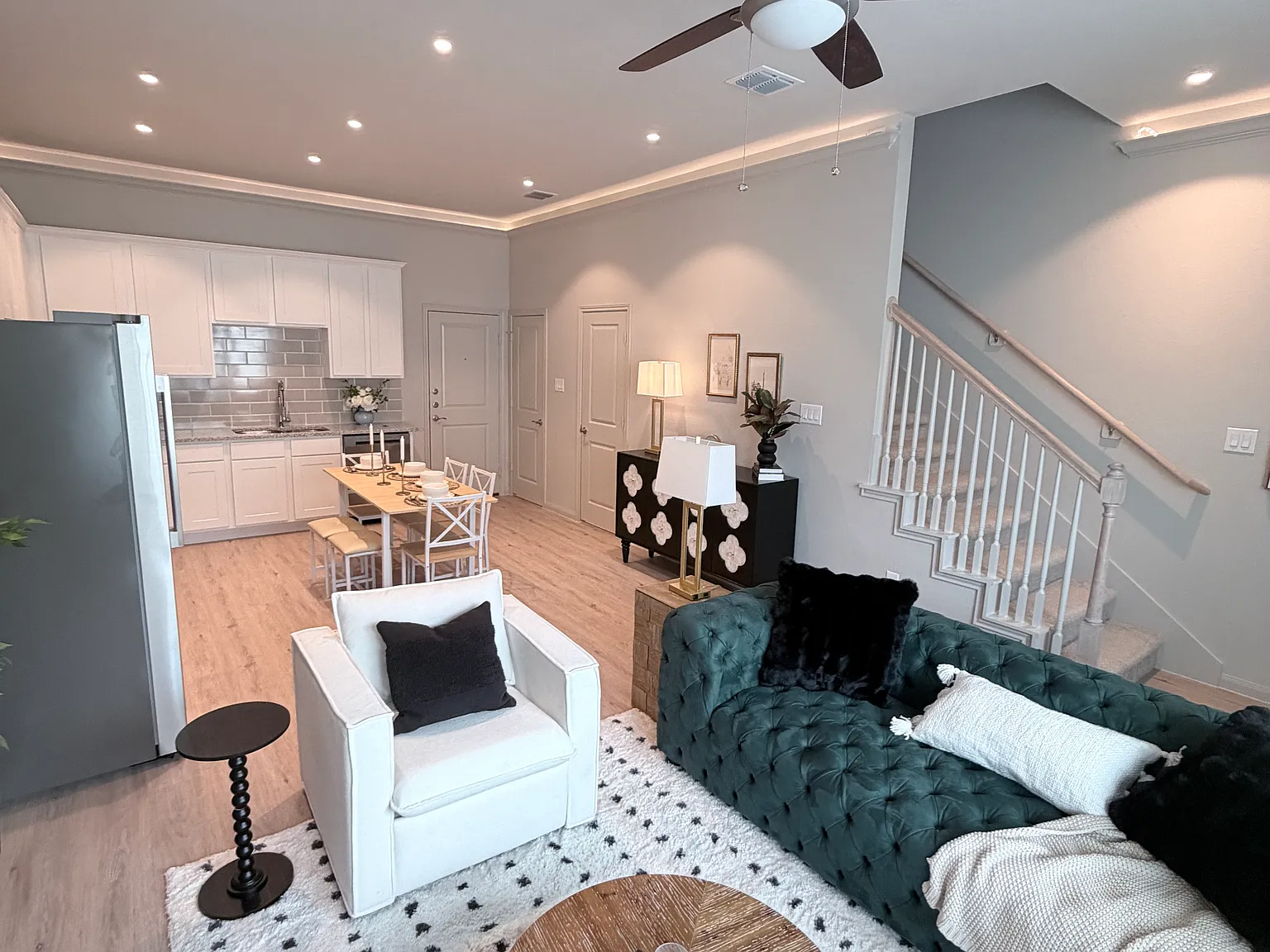 2 bed, 1.5 bath, 1329 sqft, $1,525 — Photo 3