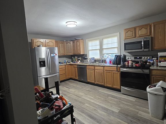 3rd image of 410 S Highland Ave