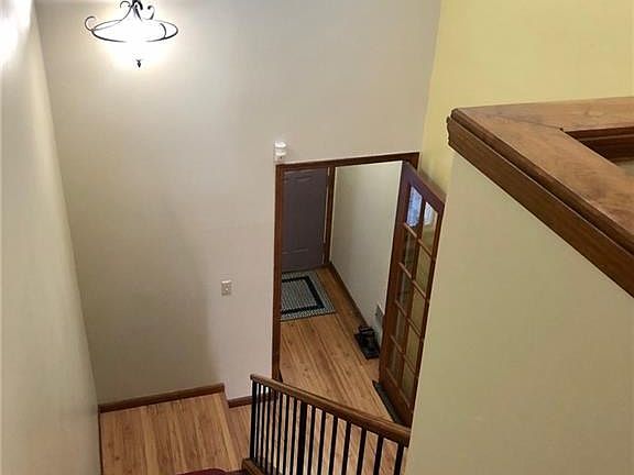 5th image of 374 Summerhaven Dr N