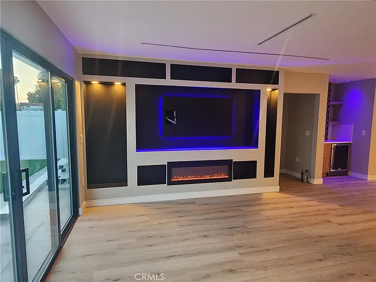 20522 Sherman Way — Photo 15