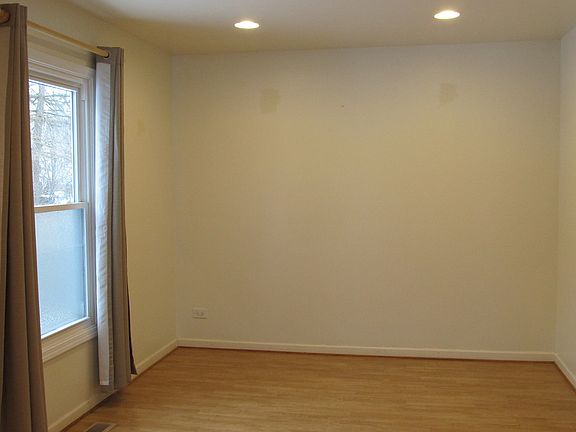 3rd image of 34 Julie Ln