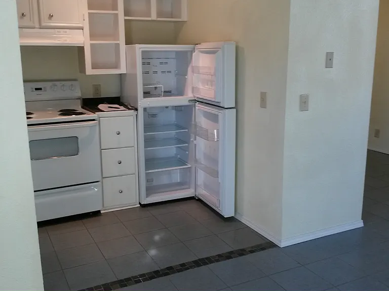 910 S Campbell Ave #4 — Photo 5