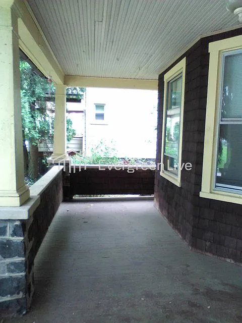 5 bed, 2.0 bath, 1560 sqft, $2,195 — Photo 2