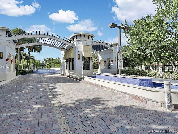 2nd image of 454 Poinciana Dr #1621