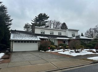 12 Stratford Rd, Rockville Centre, NY 11570