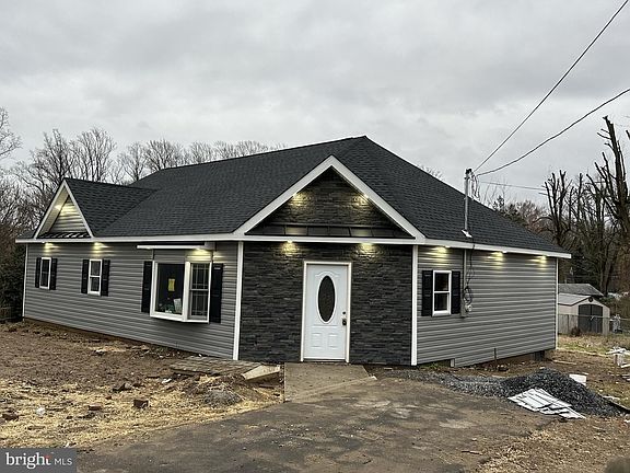 2nd image of 631 Woodward Ave