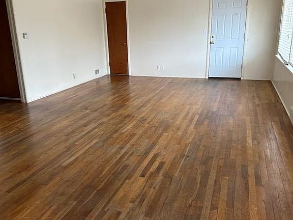 3rd image of 925 S Lincoln St APT 2