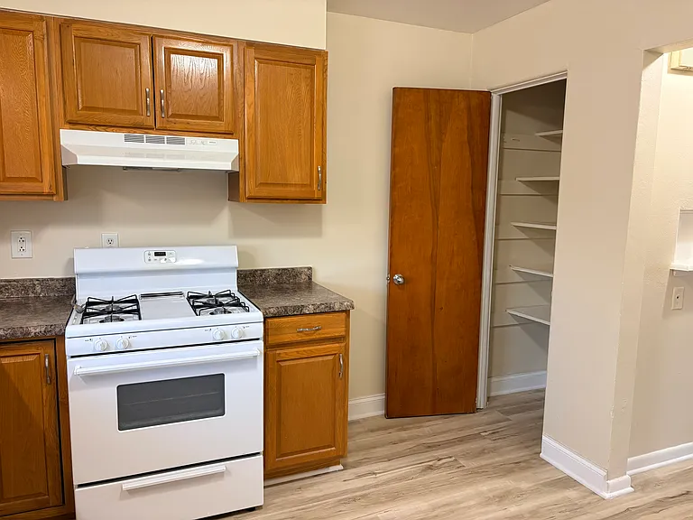 Kitchen pantry