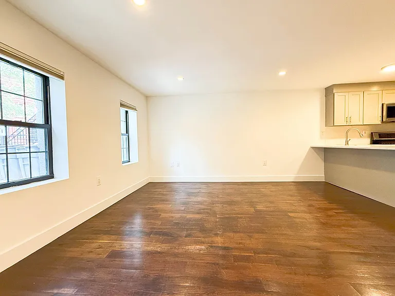 316 Halsey St #1 — Photo 3