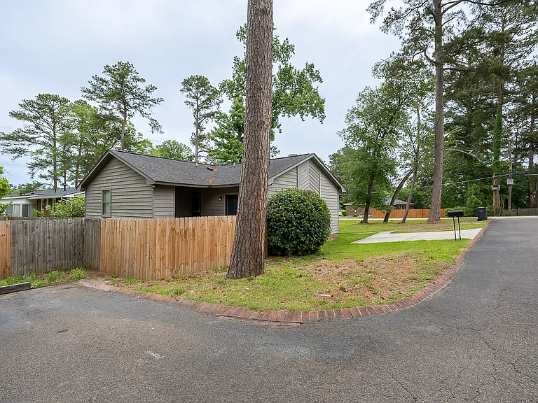3101 Village West Dr — Photo 3
