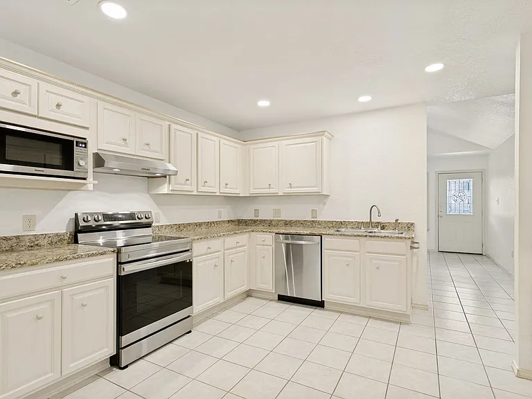 3202 Eisenhauer Rd #801 — Photo 7