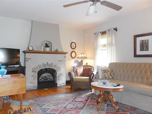 3rd image of 34 Hazeltine Ave