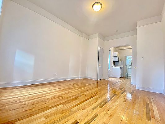 4th image of 488 E 74th St #6V