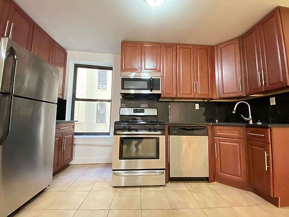 2nd image of 1636 Lexington Ave APT 3