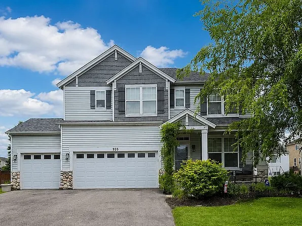 995 Christine Ln, Antioch, IL 60002