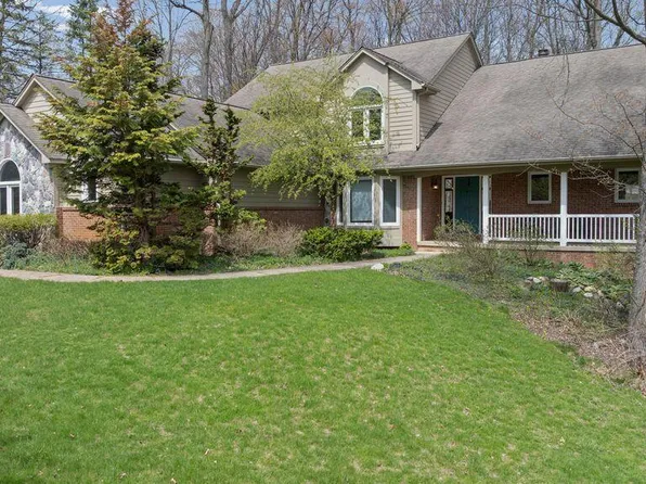 5990 Lynne Hollow Dr, Commerce Township, MI 48382