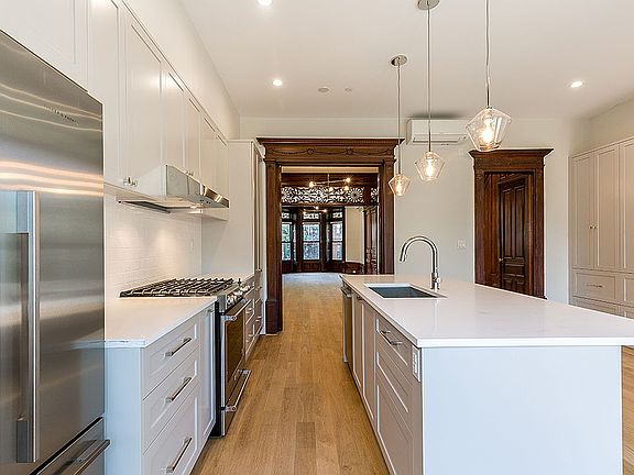 3rd image of 970 Park Pl
