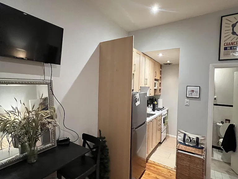 322 S 11th St #2 — Photo 6