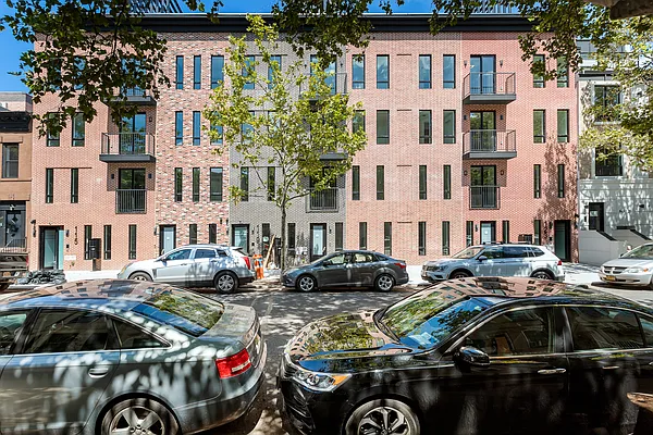 Rented by Safdie Realty Group | media 42