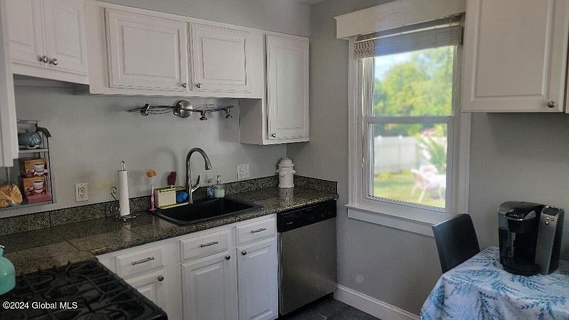 5th image of 17 Mac Arthur Drive