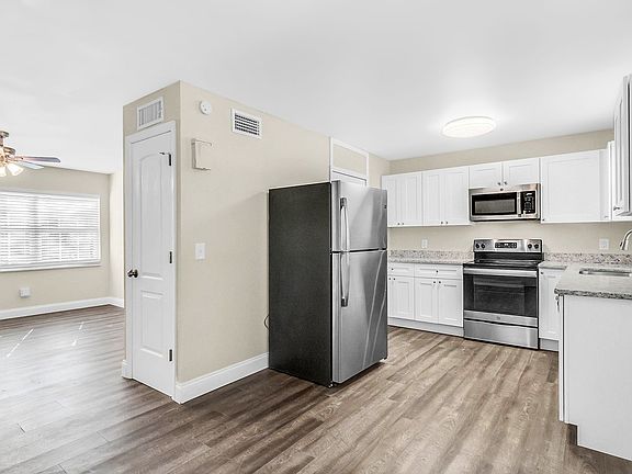 2nd image of 4788 Pleasant Valley Ct