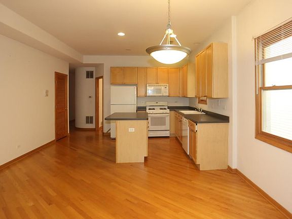 4th image of 2735 N Wayne Ave #2south