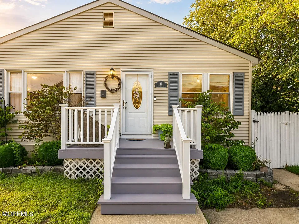 12 Bayview Ave