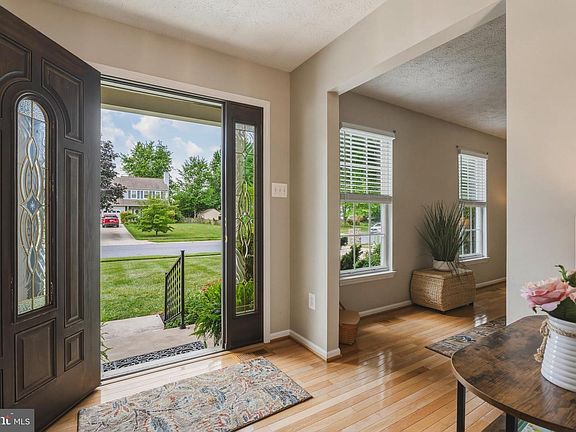 4th image of 520 Yellow Lily Ct