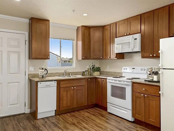 2nd image of 128 Santa Alicia Drive