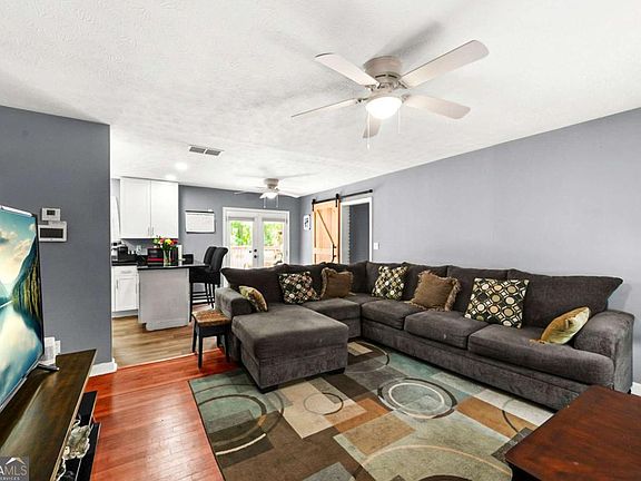 4th image of 846 Orris Ln SW